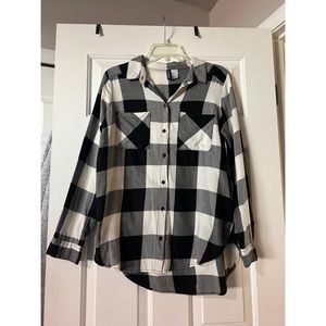 H&M Divided Black and White Plaid Button Up Long Sleeve Shirt